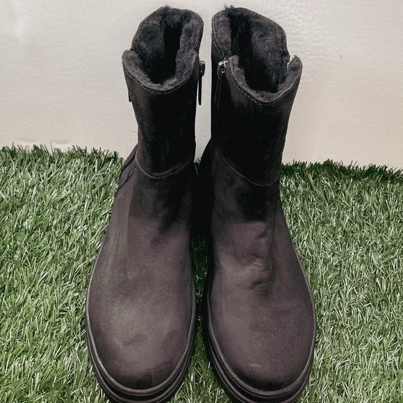 JSlides NYC Faux Fur Lined Waterproof Boot in Black. Our Inventory:1-10 - Picture 5 of 5